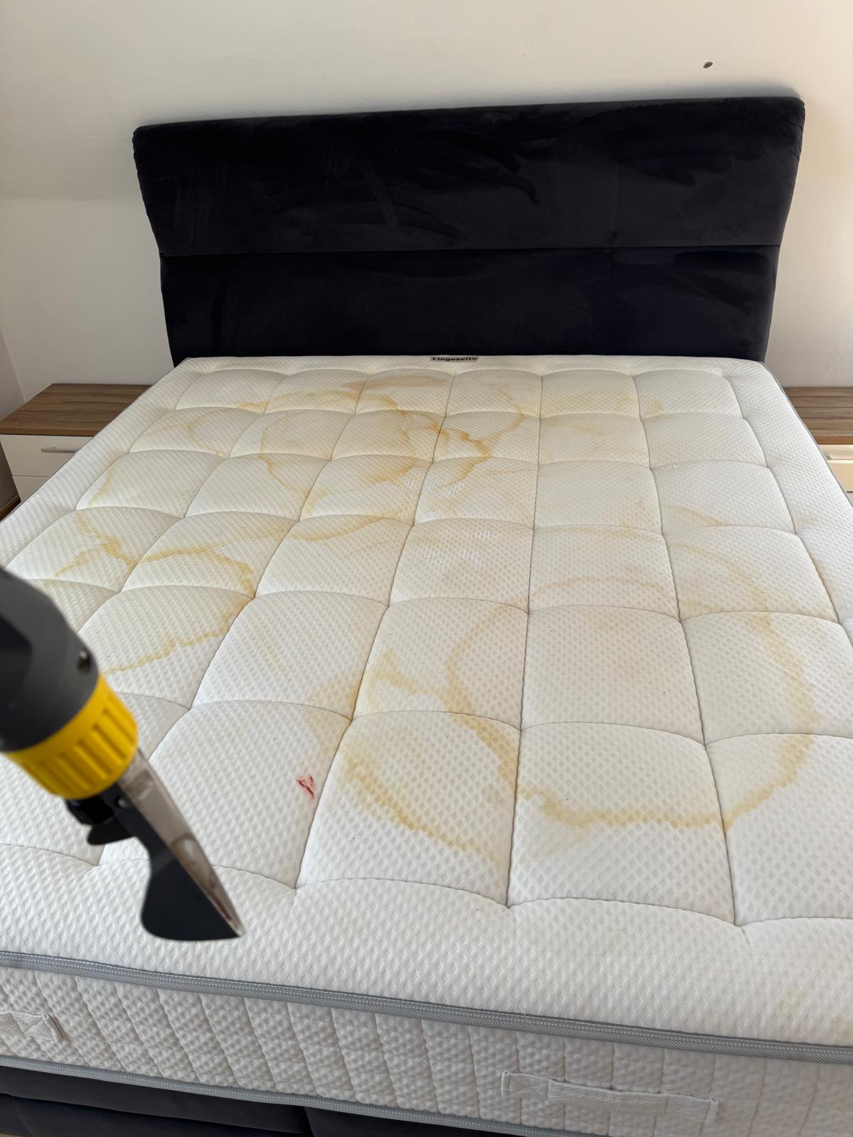 Matratzen Milbenreinigung Flecken Vorher