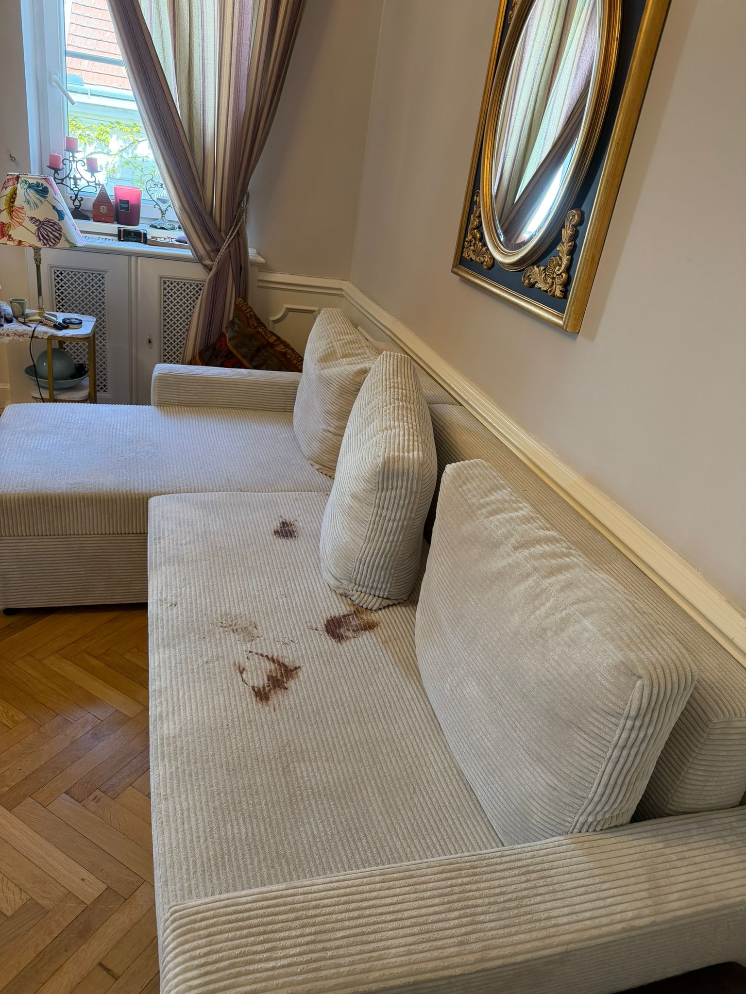 Sofa Fleckenreinigung Wien Vorher